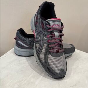 🔥NWOT ASICS Charcoal and Fuchsia Sneakers🔥